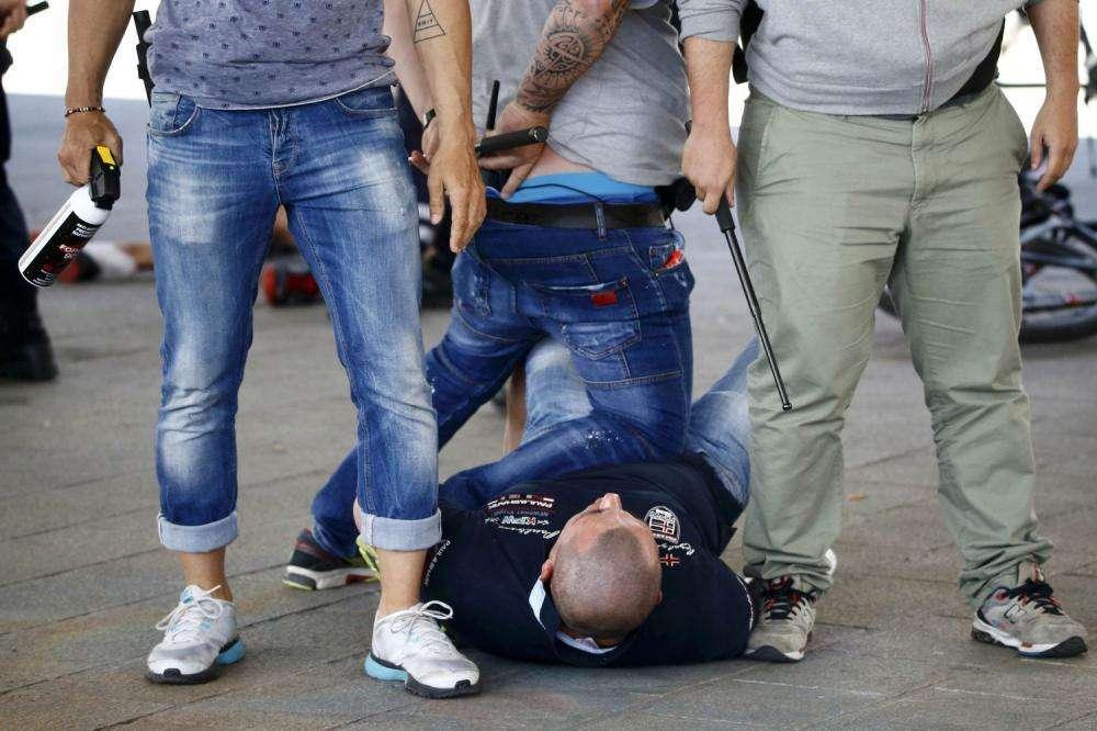 Paura a Mosca: taxi travolge sette tifosi. Autista ubriaco, non un attentato