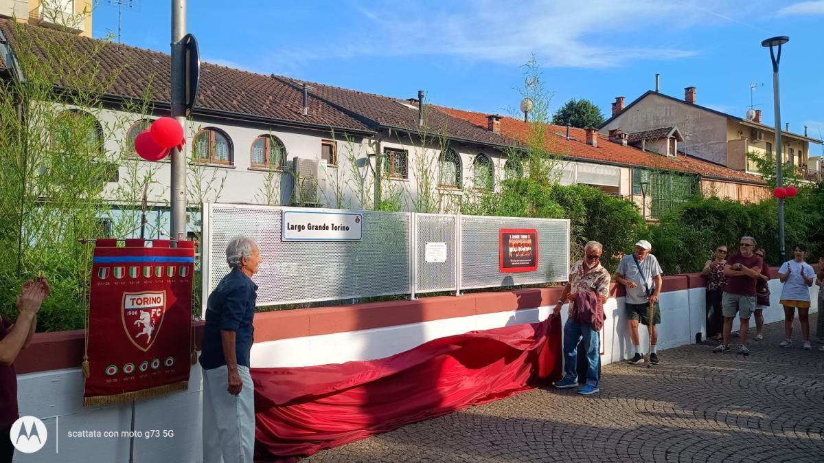 Vandalizzato Largo Grande Torino a San Mauro Torinese: rubati gli scudetti