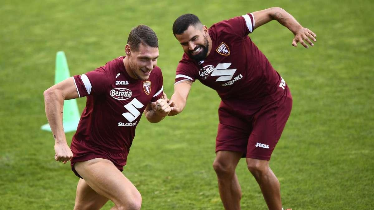 Torino, in gruppo i giocatori sospetti di Covid. Tampone negativo 