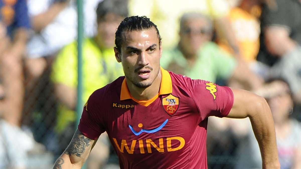 Osvaldo mette la freccia e sorpassa Destro