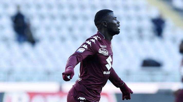 Il Betis propone al Toro lo scambio alla pari Niang-Firpo
