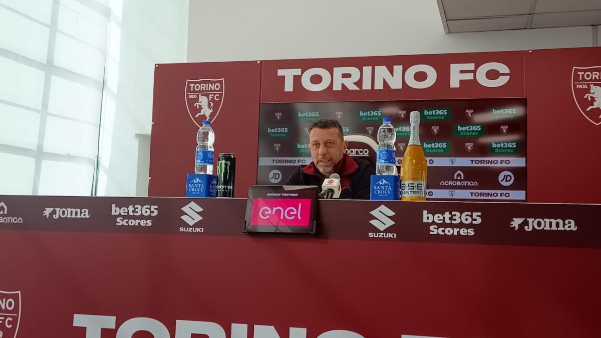 LIVE D’Aversa: "Adams e Pedersen non sono al top. Molto probabilmente anche Ismajli e Zapata non saranno convocati. Finire nel migliore dei modi, magari nella parte sinistra della classifica"