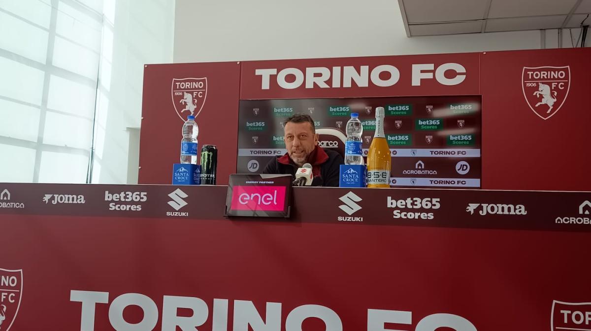 LIVE D’Aversa: "Con l'Inter sarà una partita difficile, ma non dobbiamo partire sconfitti. Zapata è in squadra e Ilkhan sta dando continuità nel lavoro settimanale"