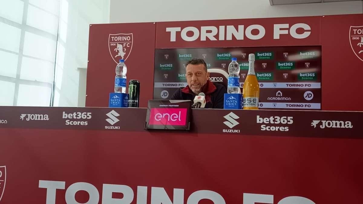 LIVE D’Aversa: "Con risultati positivi nella gestione della palla si può essere più liberi di testa ma sempre concentrati. Domani è il secondo match ball per l'obiettivo. Sono vicino alla famiglia di Ismael"