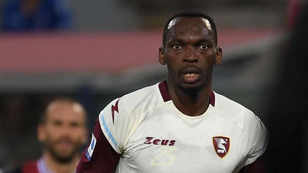 Serie A: Salernitana avanti sullo Spezia all'intervallo grazie a Simy