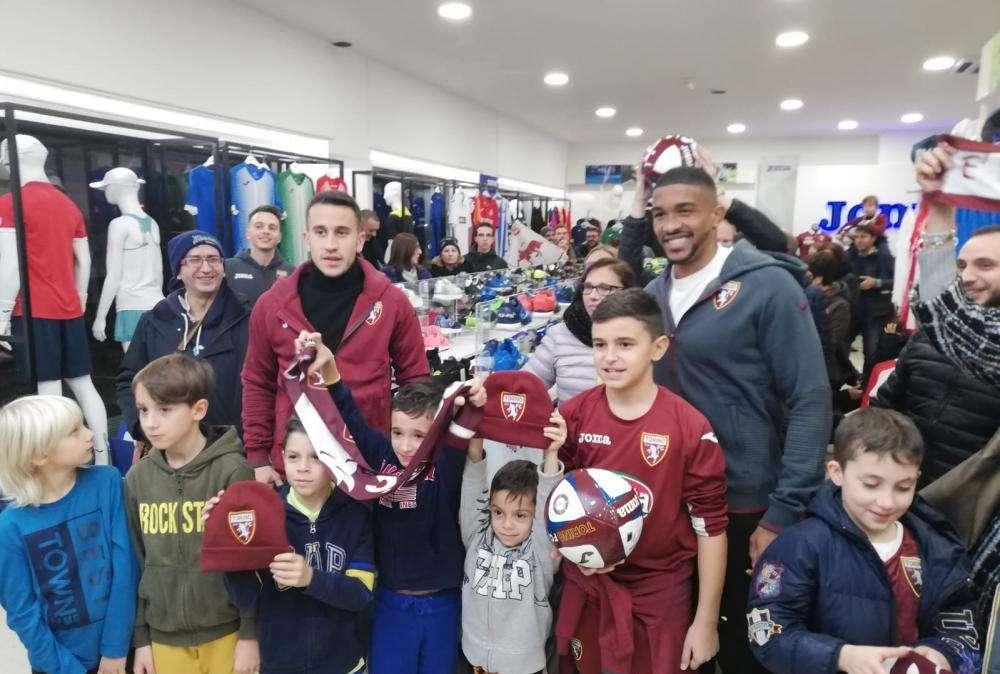 Joma Store, entusiasmo per i piccoli granata con Berenguer e Bremer 