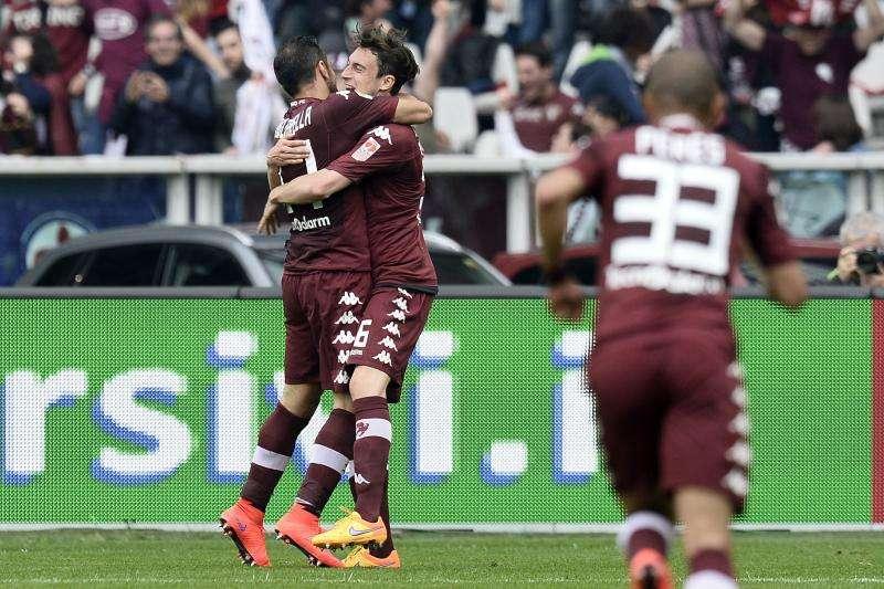 Manchester United e Roma su Darmian e Peres: ecco le offerte