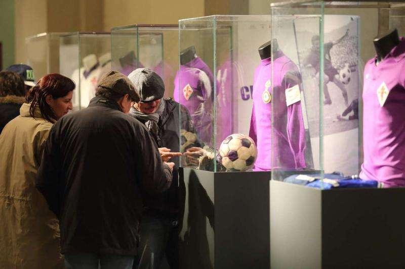 Giglio Amico, maglie storiche del Torino, della Fiorentina e della Rondinella esposte domani davanti al Franchi 