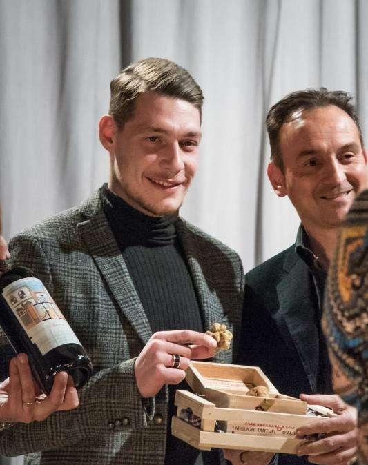 Belotti premiato a Canale (CN): "Che emozione il boato della folla al mio gol nel derby"