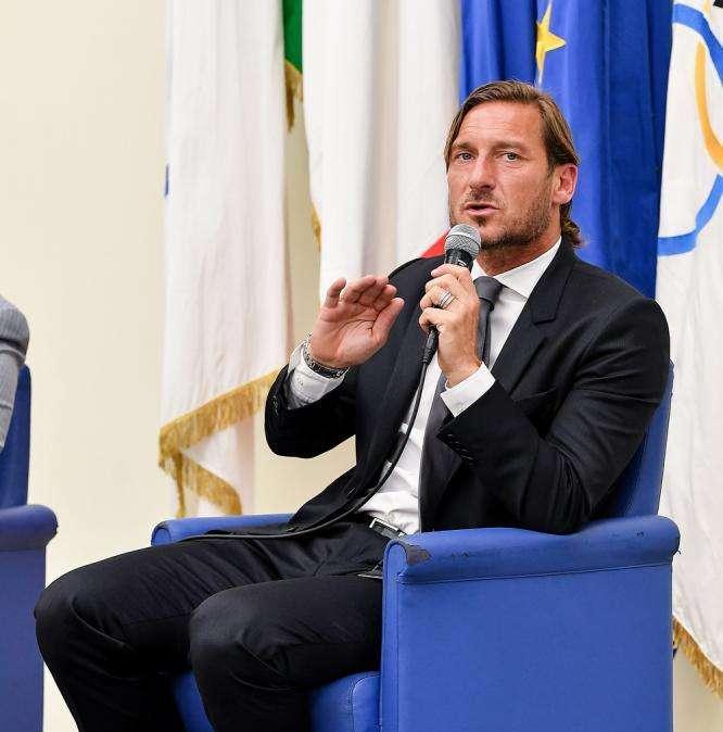 Totti tornerebbe alla Roma? "Sarei in difficoltà ma risponderei di no. Zaniolo? Per me va via" 