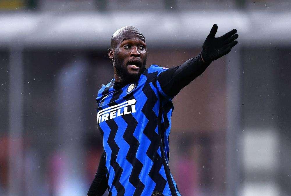 Frena il Milan (e avanza il Genoa), vola l'Inter con Lukaku