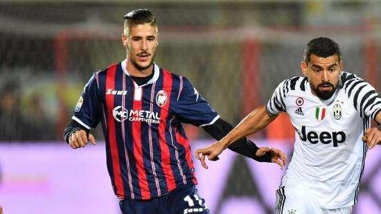 Crotone, Falcinelli: "Salvezza, ci crediamo moltissimo. Ora non voglio pensare al mercato"