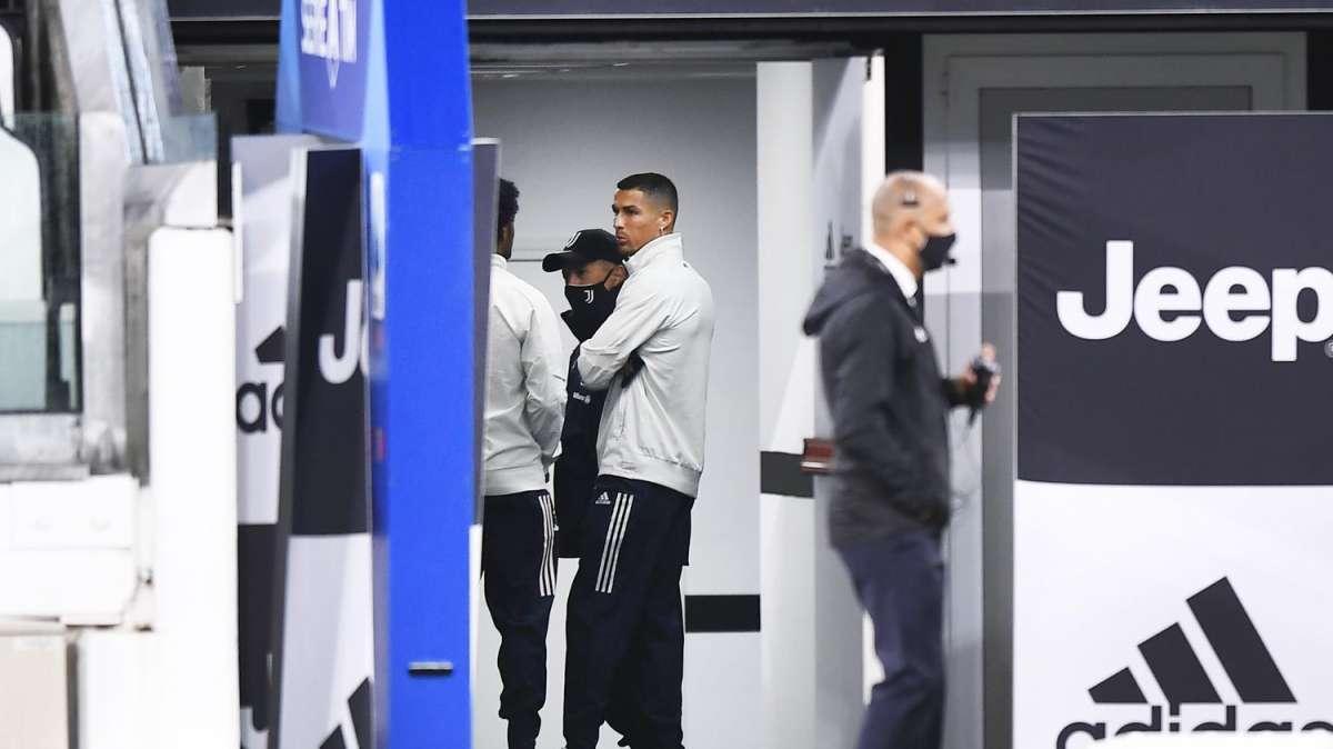 Ronaldo è a Torino. Adesso comincia la quarantena 
