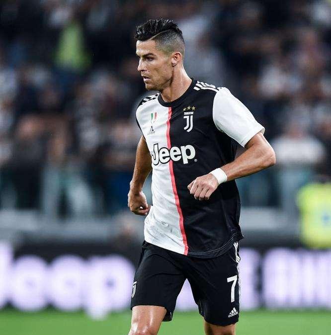Alla Juventus il primo anticipo della sesta giornata: 2-0 alla Spal