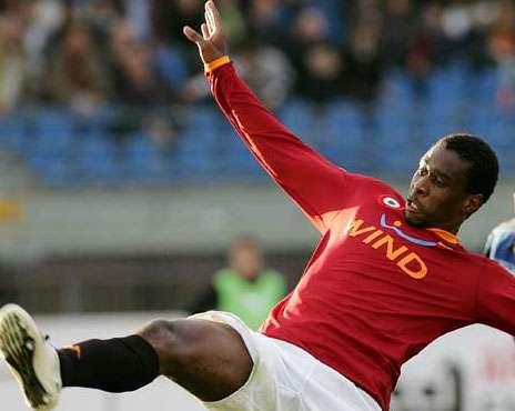 Roma, Juan ha rinnovato fino al 2013 