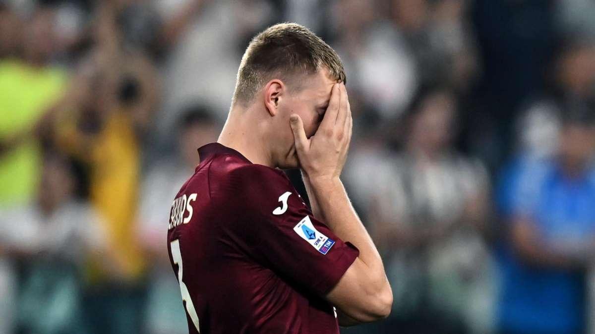 Si allungano i tempi per il rientro, difficile prima del 2025, del difensore del Torino Schuurs: sente ancora dolore