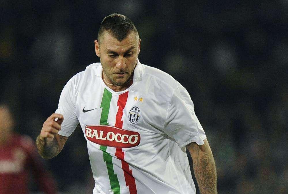 Vieri morso al naso da un ex socio 