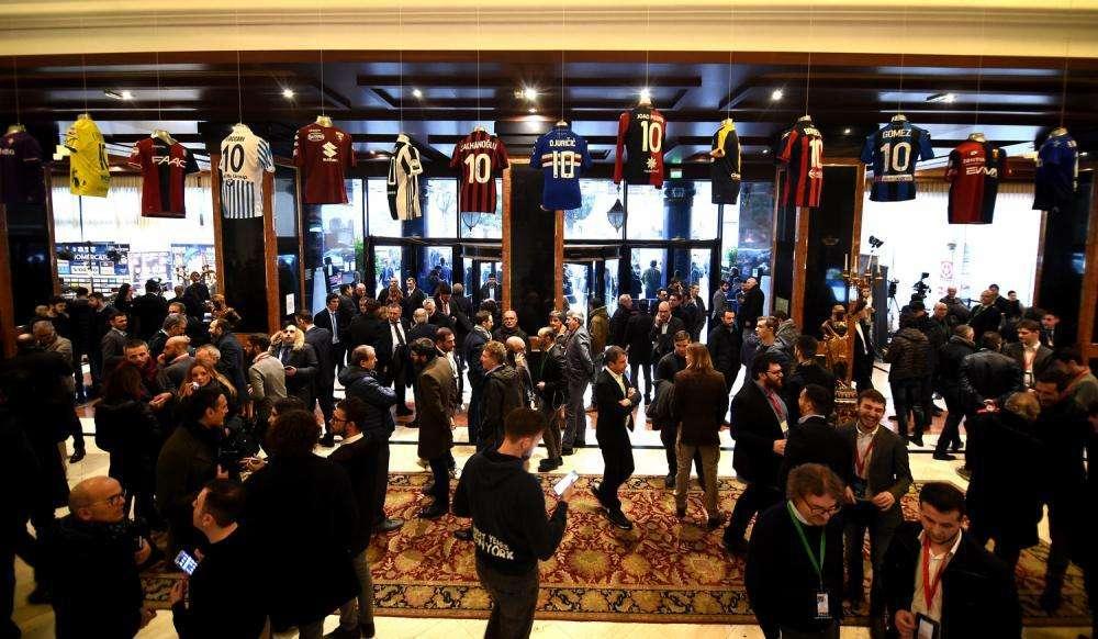 Cambierà il calciomercato: contratti allungati e proroghe se la stagione si prolungherà