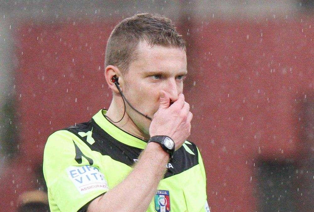Gazzetta: "Al Milan scuse da Serra e dall'AIA. E i giocatori rincuorano il direttore di gara"