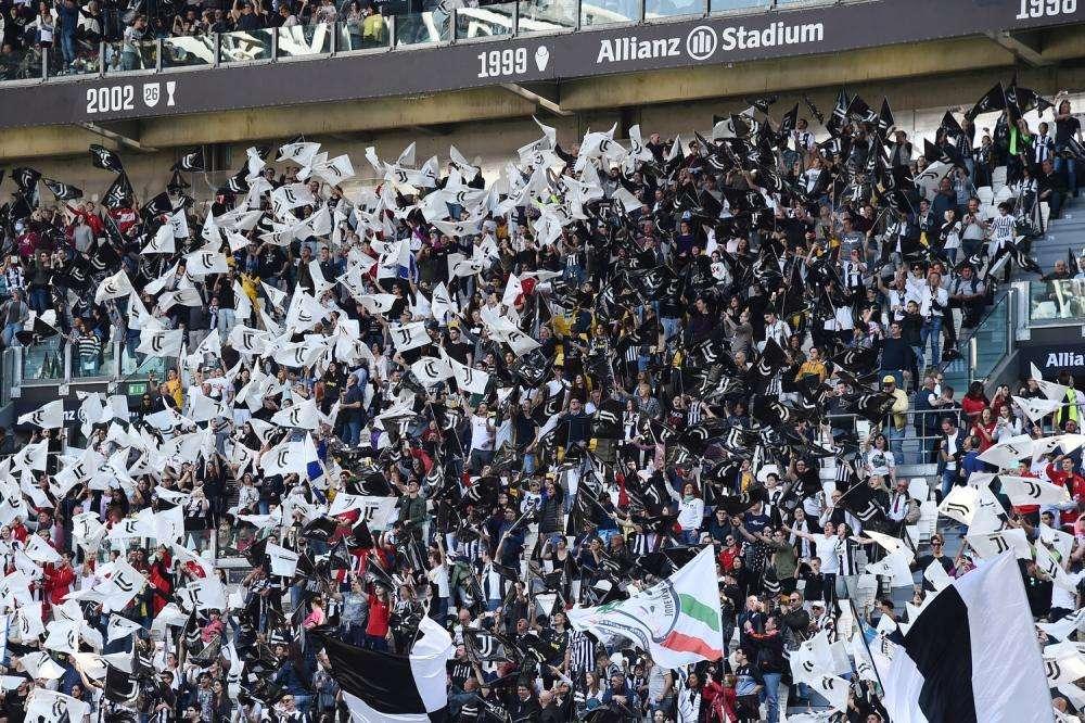 Juventus, inibito cinque anni il tifoso che aveva mimato la tragedia di Superga all'Allianz 