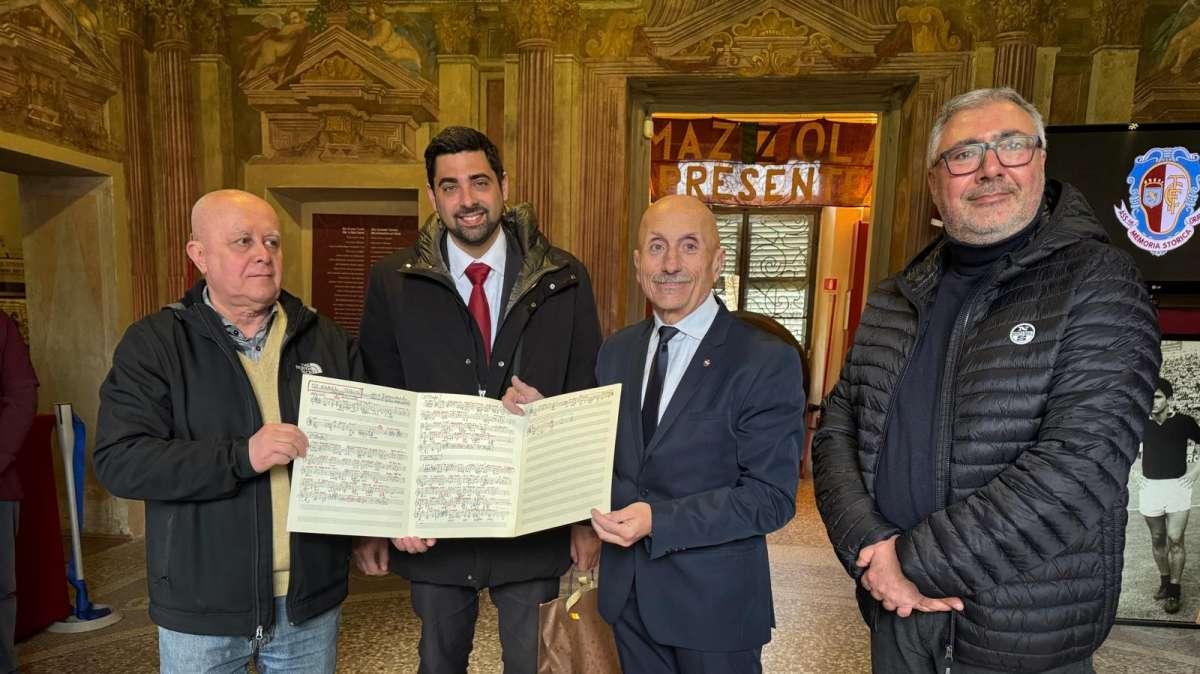 Il Console Onorario dell’Ucraina in visita al Museo del Toro e porta uno spartito dedicato al Grande Torino