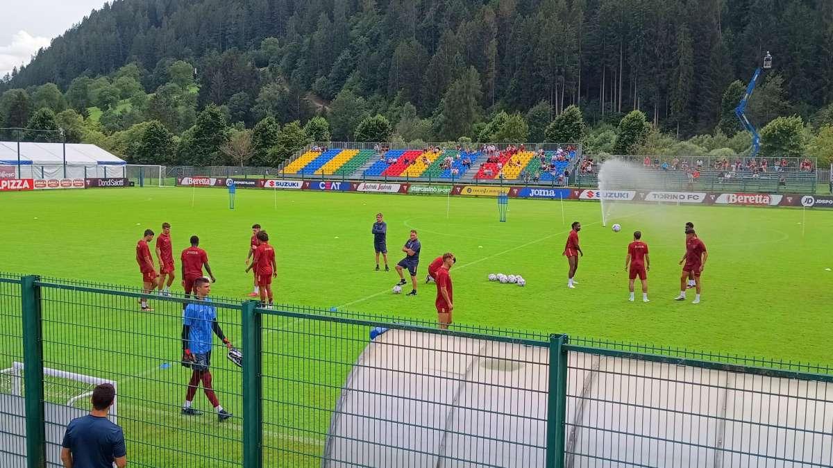 LIVE - Partitella 3-4-2-1 contro 4-3-3. Juric: "Vai, vai"