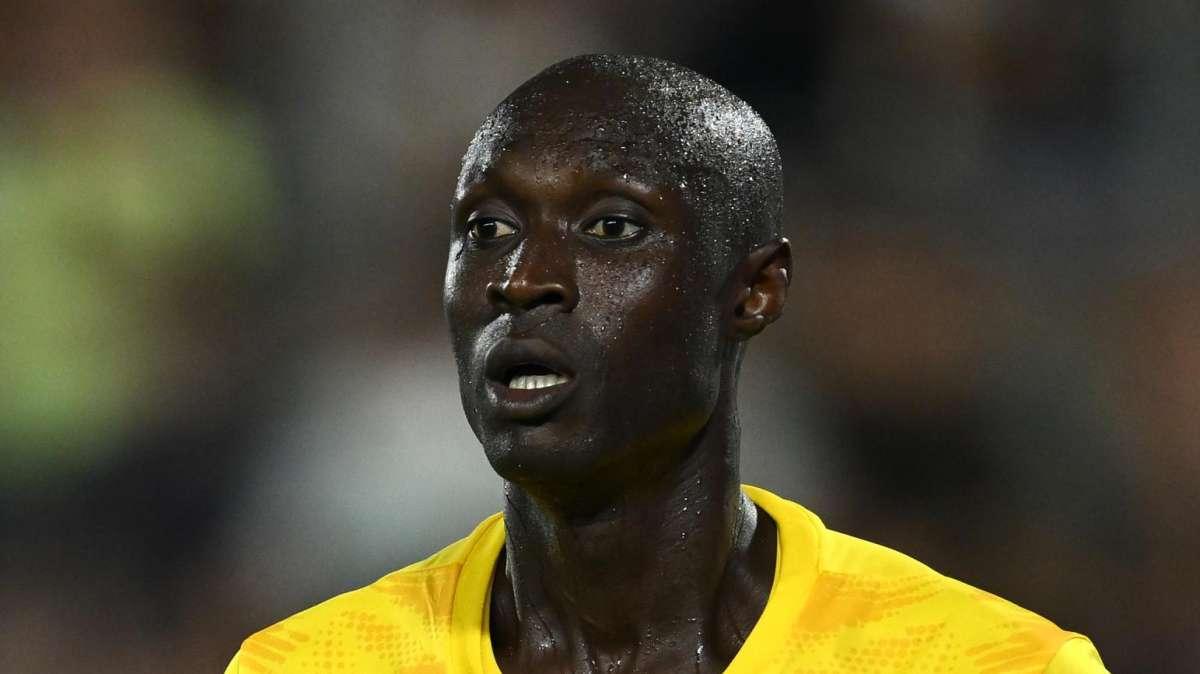 Palermo, infortunio per Alfred Gomis: frattura del radio