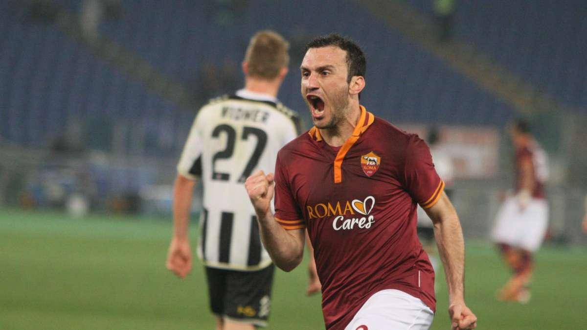 Roma, in uscita Torosidis. Si pensa a Darmian? 
