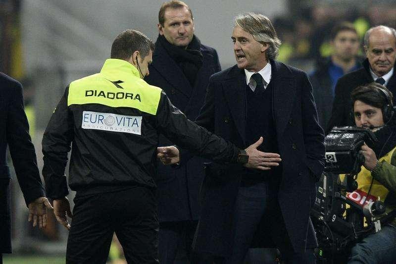Il dito medio di Mancini e quello di... Fassino 