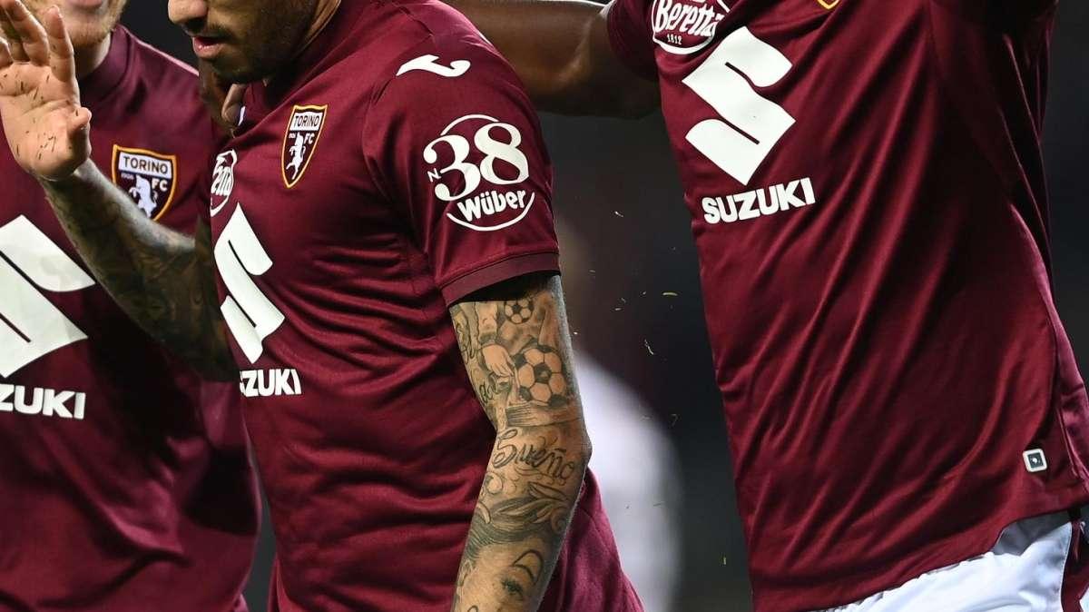 La terza maglia del Torino: base nera e dettagli granata, l’esordio domani in Coppa Italia