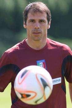 Zola prolunga con il West Ham 