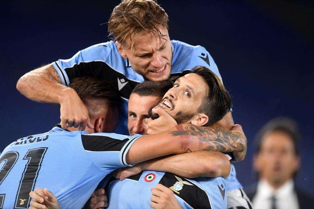 Lazio di rimonta sulla Fiorentina (2-1), martedì mancherà Inzaghi