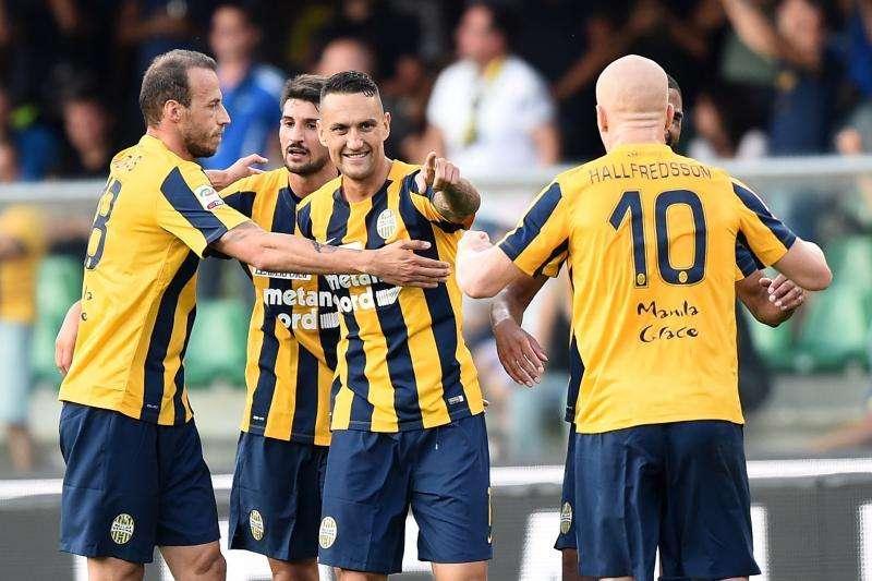 Qui Verona - Seduta mattutina al 'Bentegodi'. Domani la rifinitura