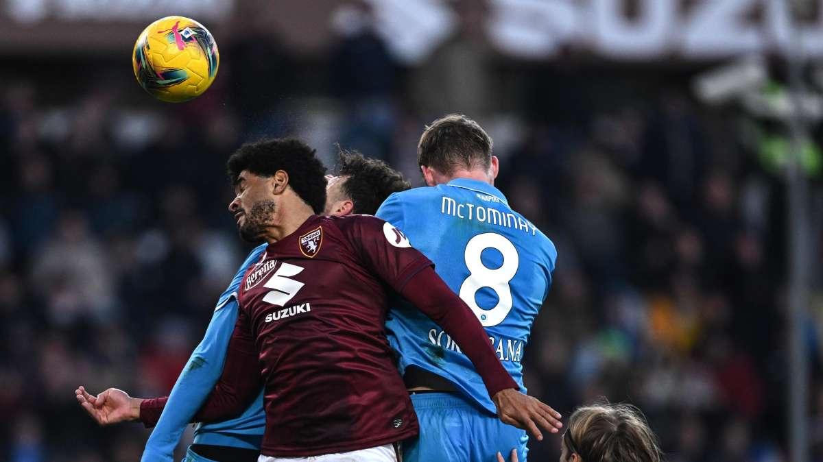 Come se non bastassero gli errori difensivi ora il Torino si mette pure a fare clamorosi regali e viene sconfitto dal Napoli
