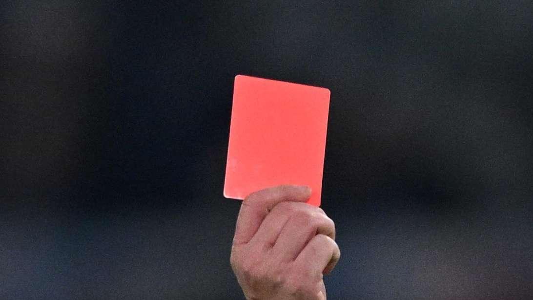 Squalificato per un anno il portiere 13enne aggredito dal padre di un avversario. Il referto del giudce sportivo
