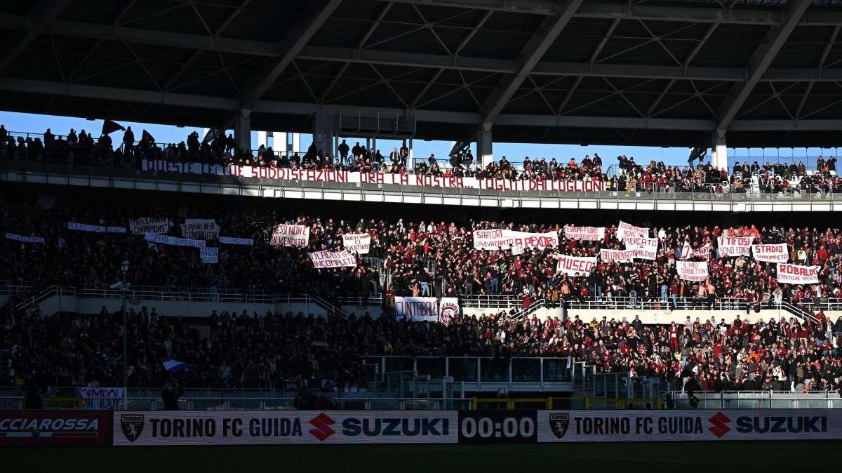 Stadio omaggia Willie Peyote, il cantante che ha portato il Toro a Sanremo