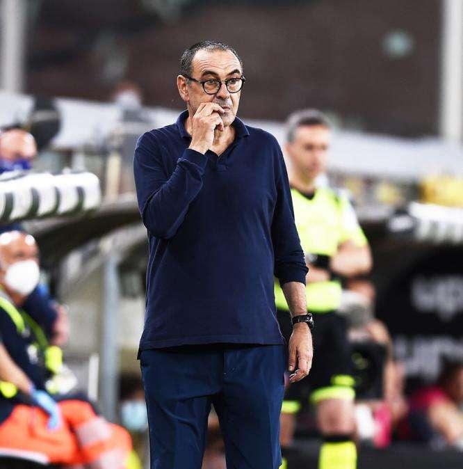 Juventus, Sarri le battute piccanti e il derby. "Impensabile giocare alle 17,15 a luglio"