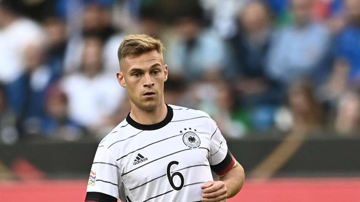 Bayern Monaco, Kimmich viene alle mani col vice allenatore Low