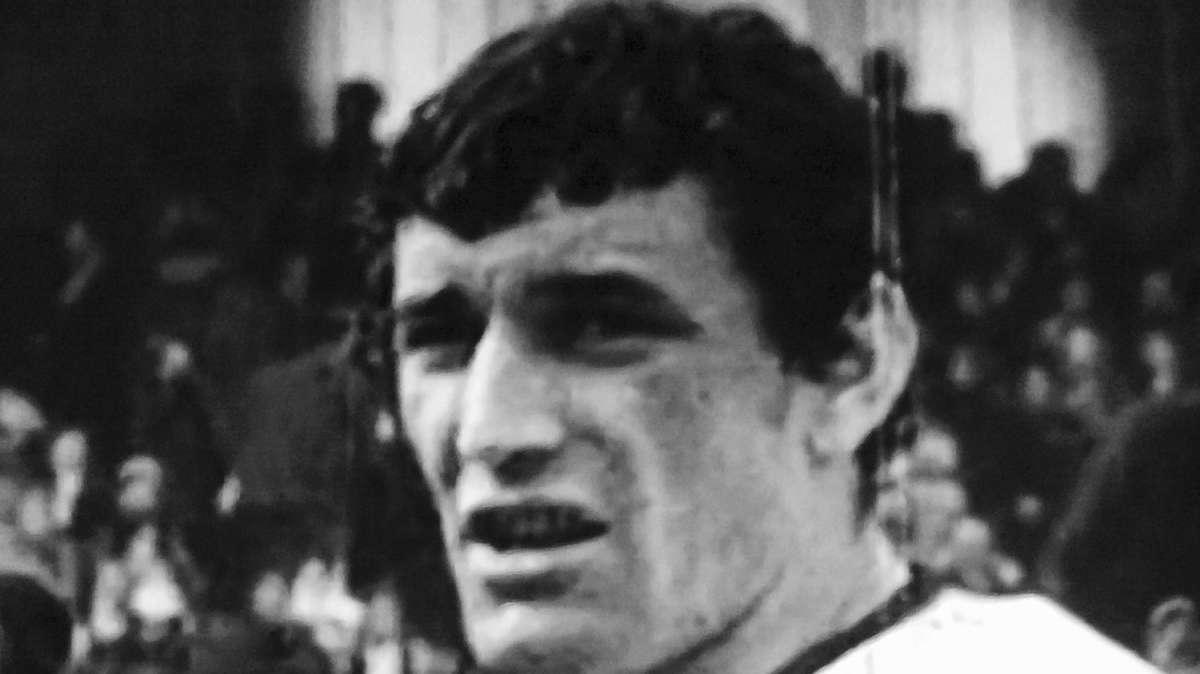 Un anno senza Gigi Riva, il lungo ricordo del Cagliari: "Un saluto forte, fin lassù"