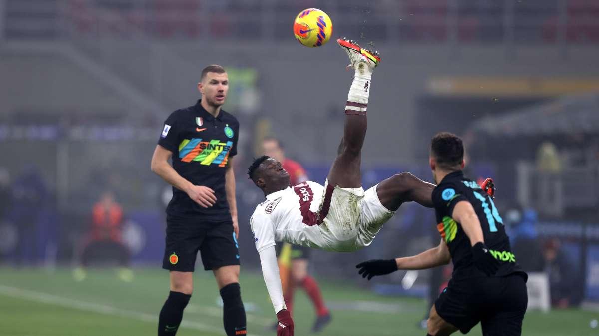 La Stampa: “Colpo ad effetto e volata scudetto: Toro-Inter sfida che vale un tesoro”