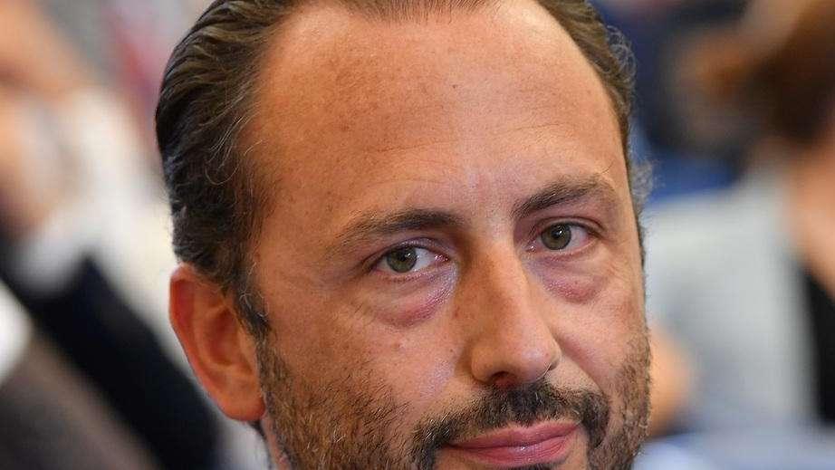 Bari, se sarà Serie A la famiglia De Laurentiis dovrà vendere in 5 giorni. Deroga in arrivo?