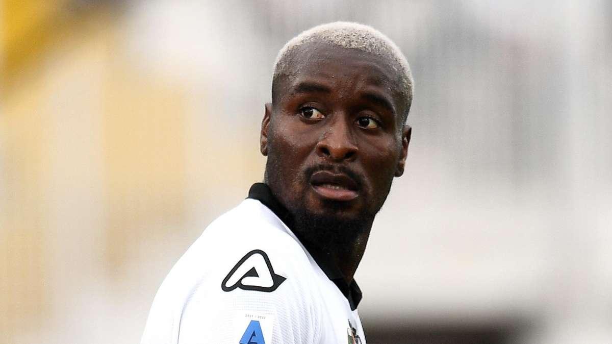Su Nzola anche la Fiorentina. I viola cercano un doppio colpo
