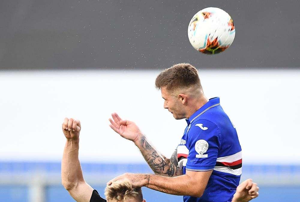 Torreira e Praet si complimentano con Linetty e i tifosi li chiamano al Toro 