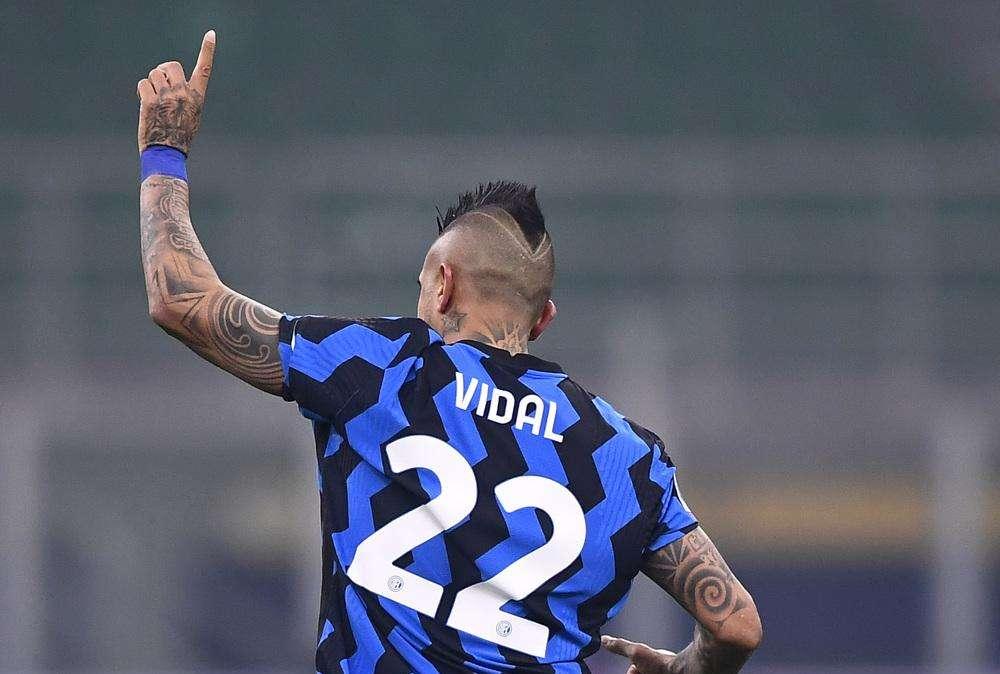 Inter avanti sulla Juventus all'intervallo. Per ora decide il grande ex Vidal