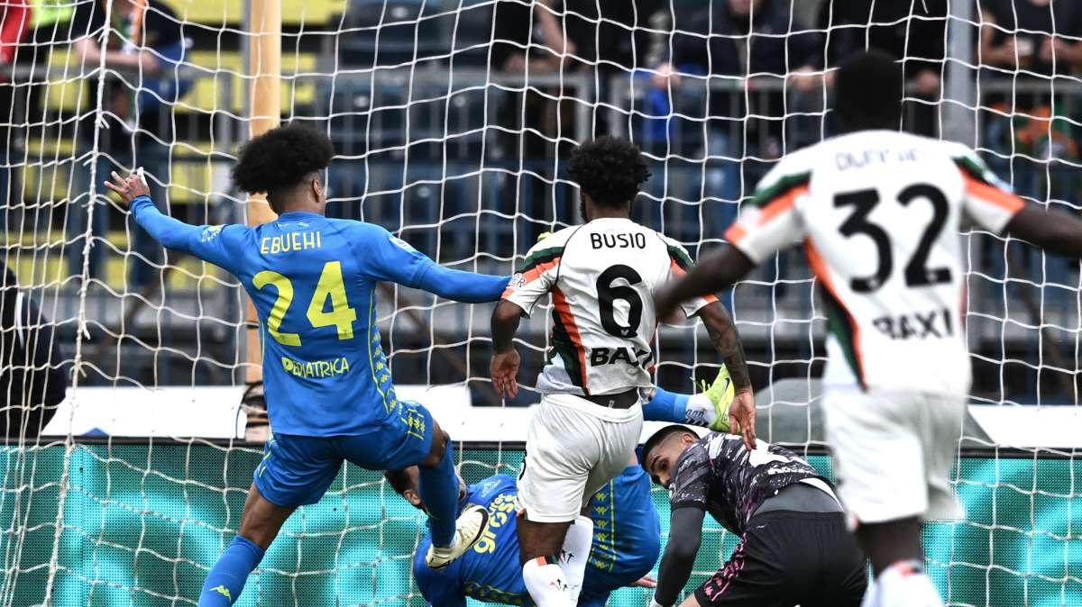 Serie A: succede tutto nel secondo tempo tra Empoli-Bologna e Venezia. È 2-2 il finale 