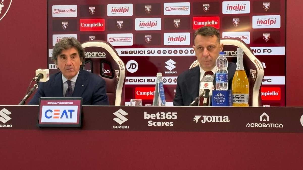 LIVE D’Aversa: "Con personalità dobbiamo mettere in difficoltà gli avversari. Voglio vedere l'interpretazione dei giocatori alla partita e chi non comprende il momento è fuori. Confronto civile con i tifosi per stimolare la squadra"