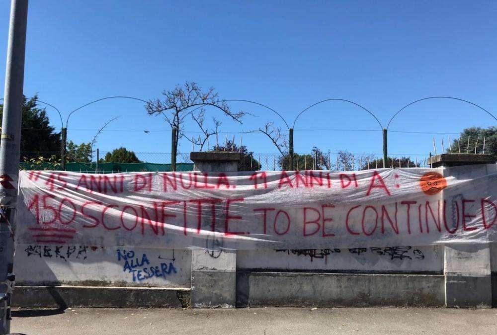 La protesta dei tifosi del Toro contro Cairo: “15 anni di nulla. 11 anni di A: 150 sconfitte. To be continued”  