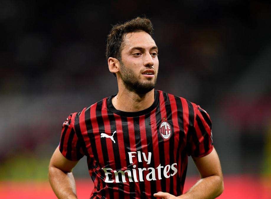 Ingaggio e rosa lunga: ecco gli ostacoli alla trattativa Toro-Calhanoglu