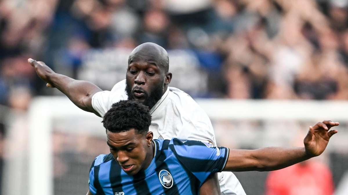 Serie A - Il Napoli espugna Verona con la zampata di Lukaku