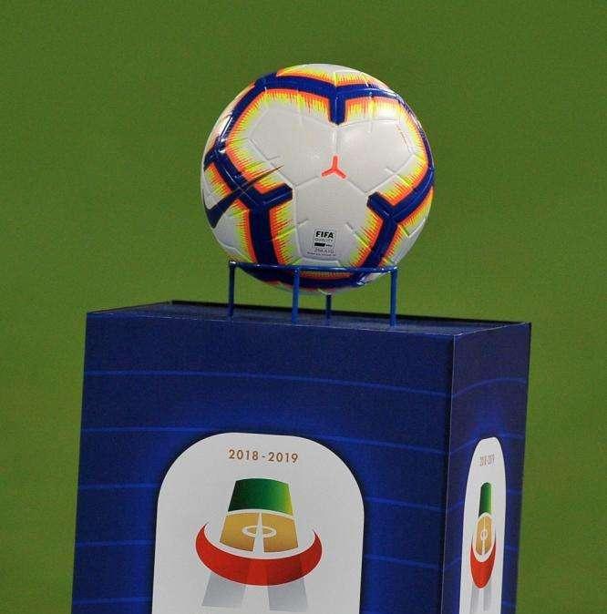 All'intervallo, la Samp è avanti 2-0 sul Cagliari. Vincono Parma e Napoli